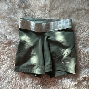 NIKE PRO SHORTS💚💚